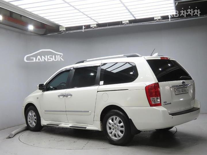 Kia Carnival Grand LPI GLX Base Type 4