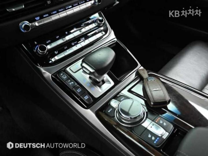 Genesis EQ900 3.3 T-GDI Luxury 10