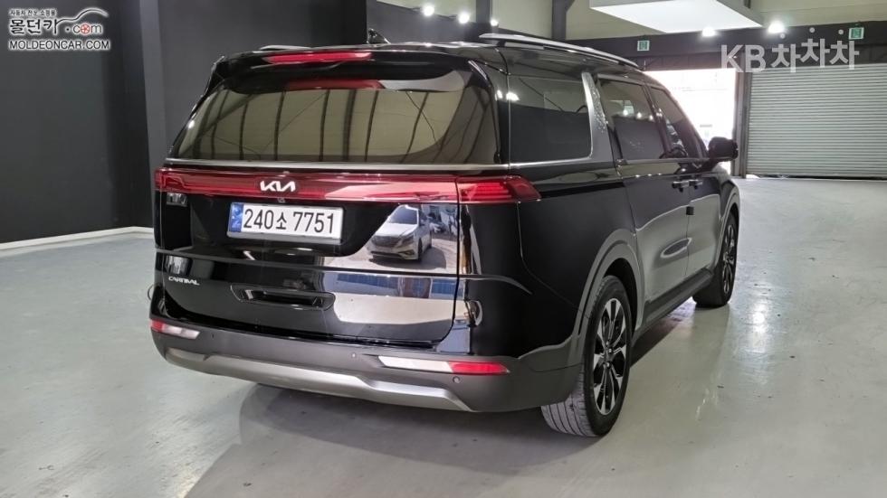2023 - kia carnival