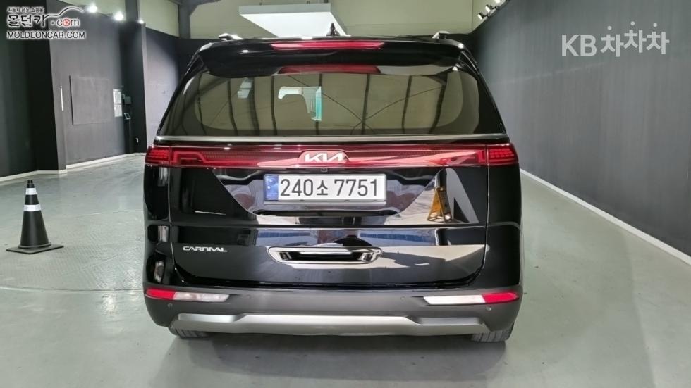 2023 - kia carnival