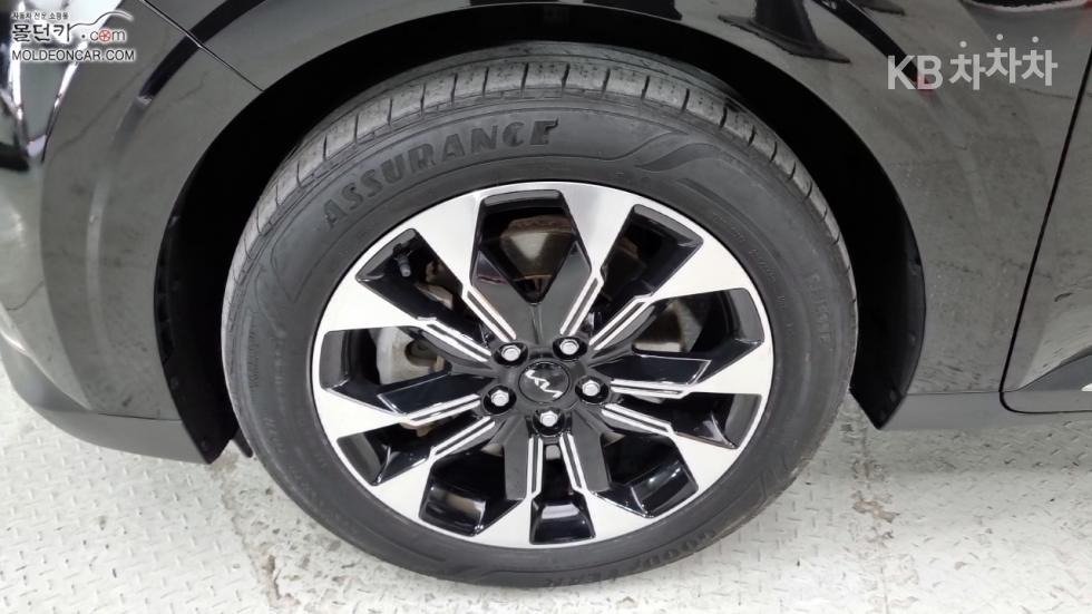 2023 - kia carnival
