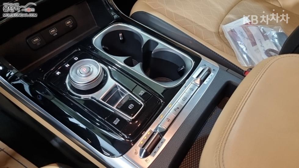 2023 - kia carnival