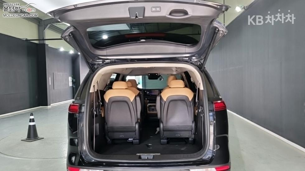 2023 - kia carnival