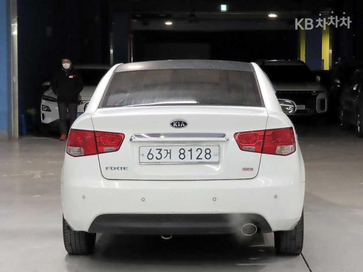 Kia Forte 1.6 GDI Prestige 4