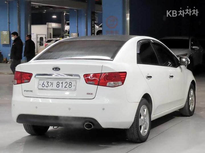 Kia Forte 1.6 GDI Prestige 5