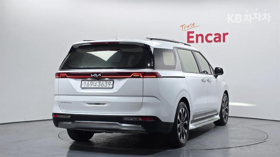 2022 - kia carnival