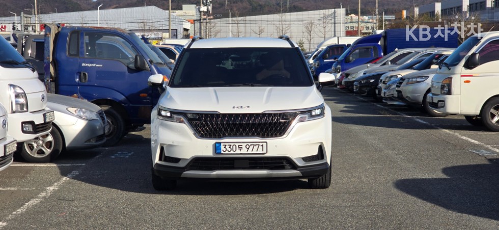 2023 - kia carnival