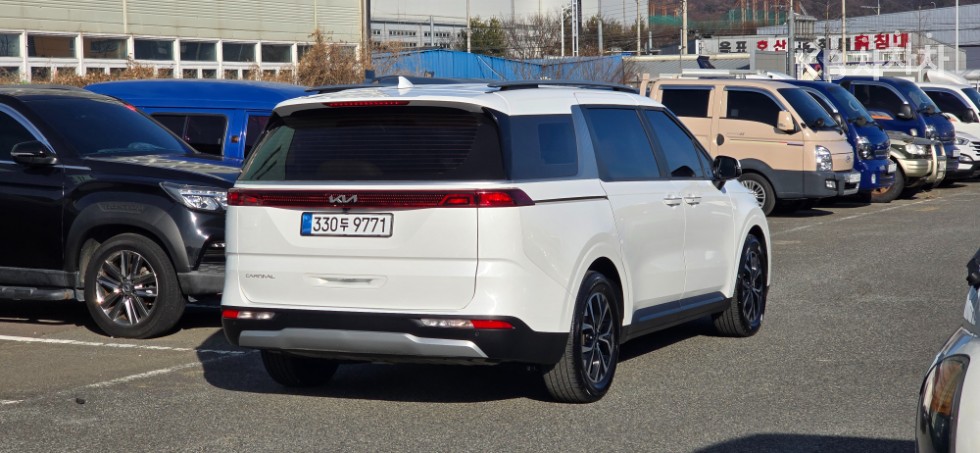 2023 - kia carnival