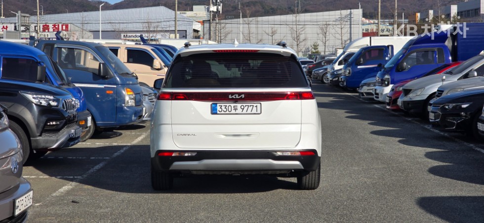 2023 - kia carnival