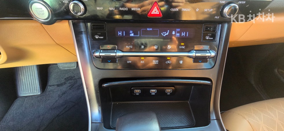 2023 - kia carnival