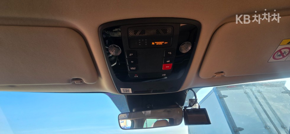 2023 - kia carnival