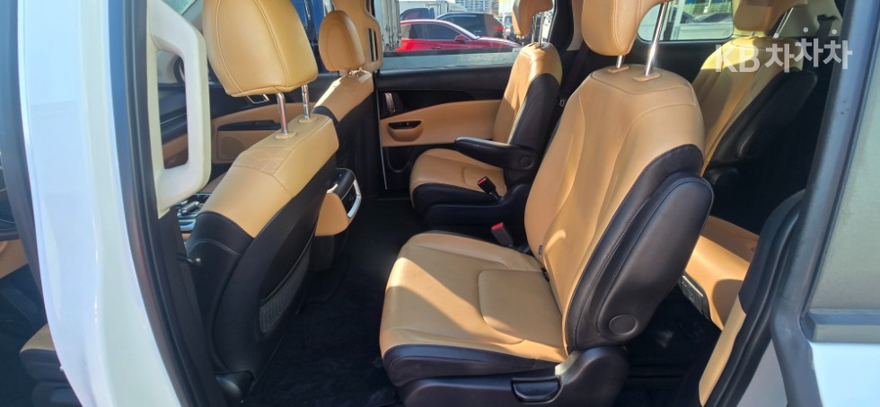 2023 - kia carnival