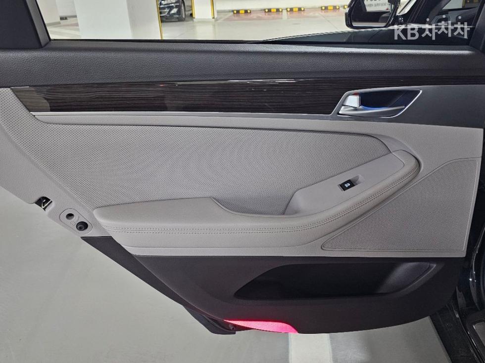 Genesis G80 — miniaturë 13