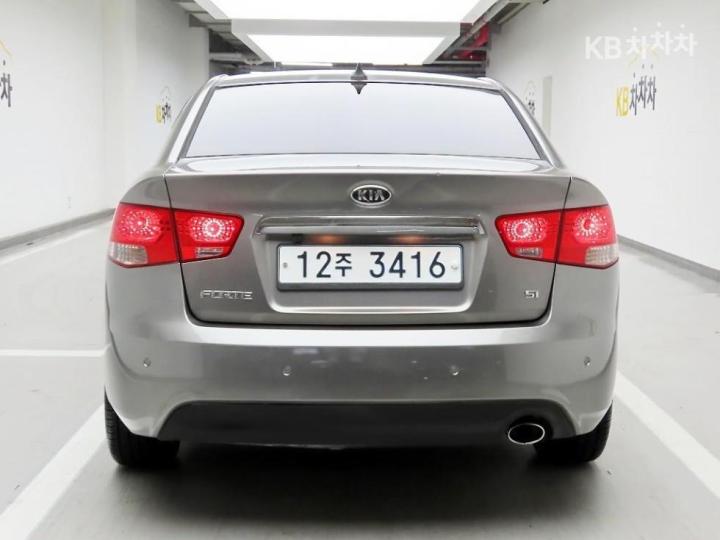 Kia Forte 1.6 CVVT W Edition 4