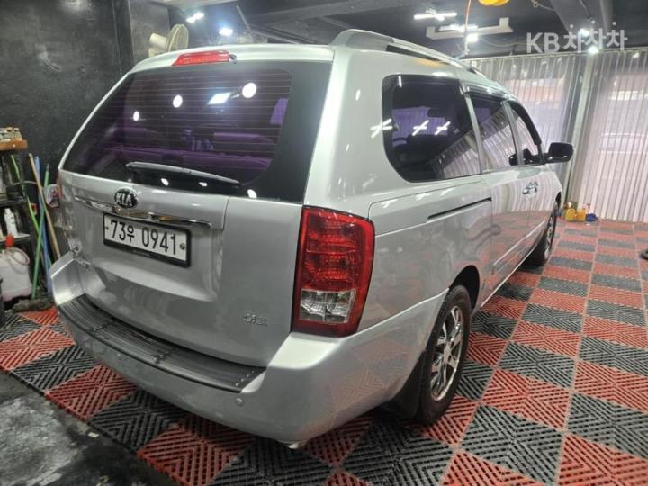 Kia Carnival R Grand GLX Premium Type 4