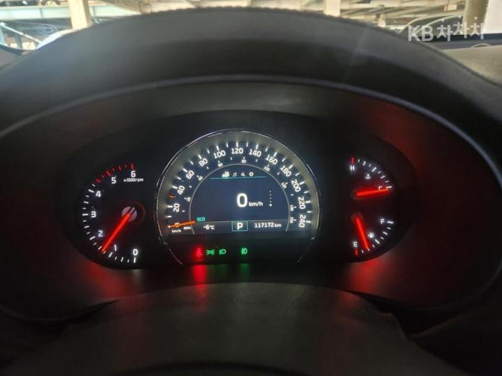 Kia Carnival R Grand GLX Premium Type 9