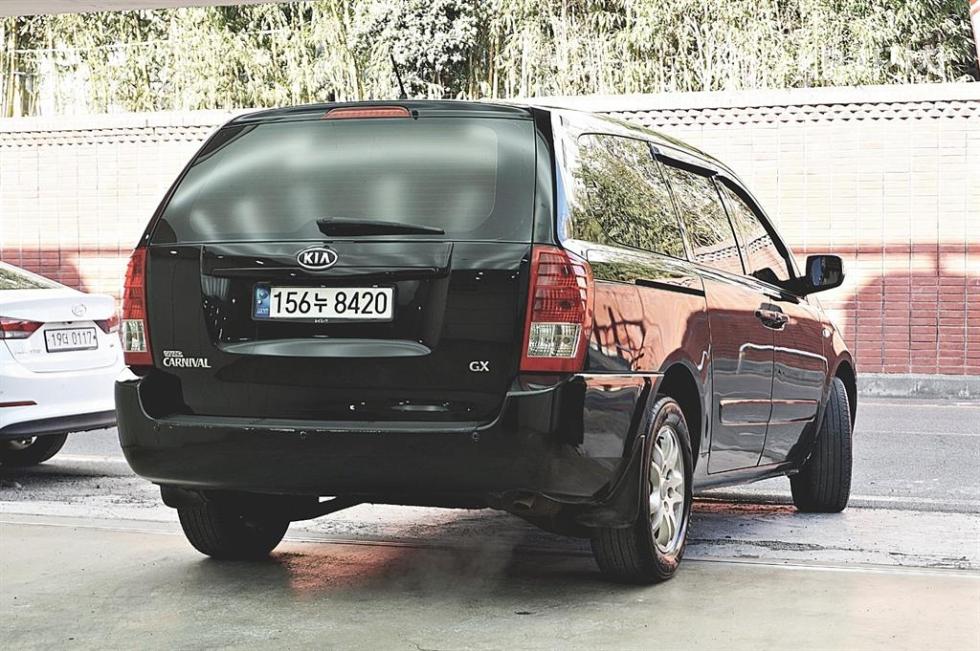 2010 - kia grand carnival