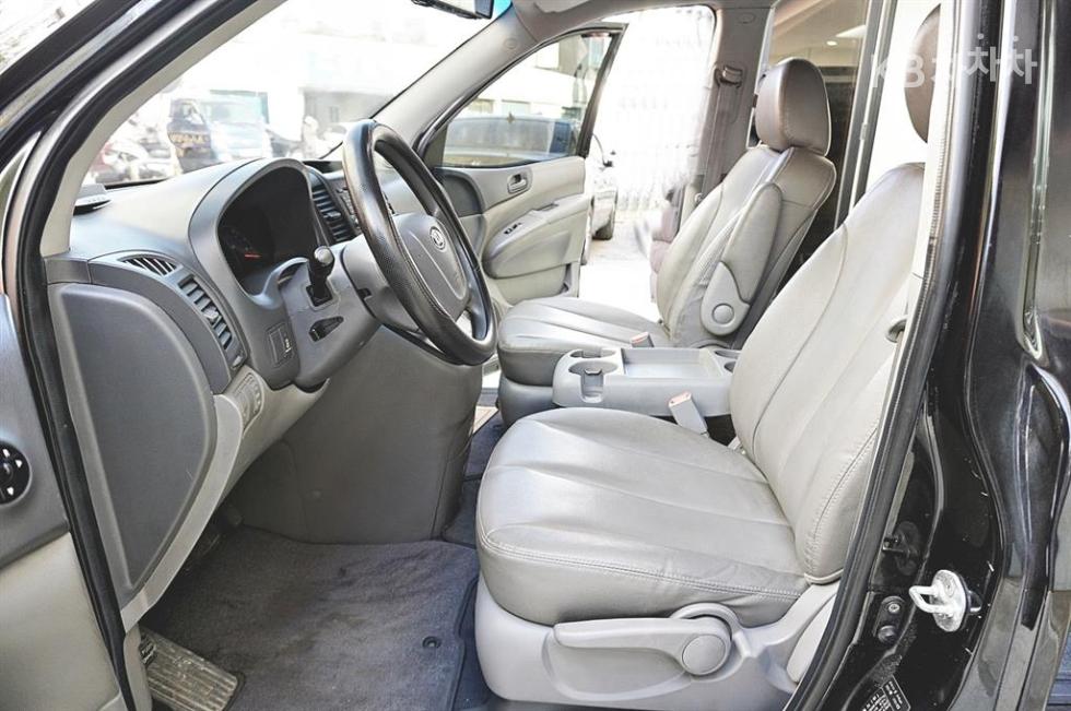 2010 - kia grand carnival