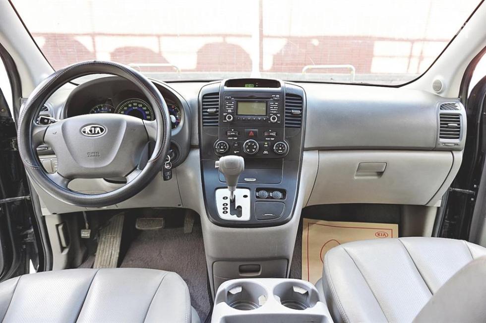 2010 - kia grand carnival