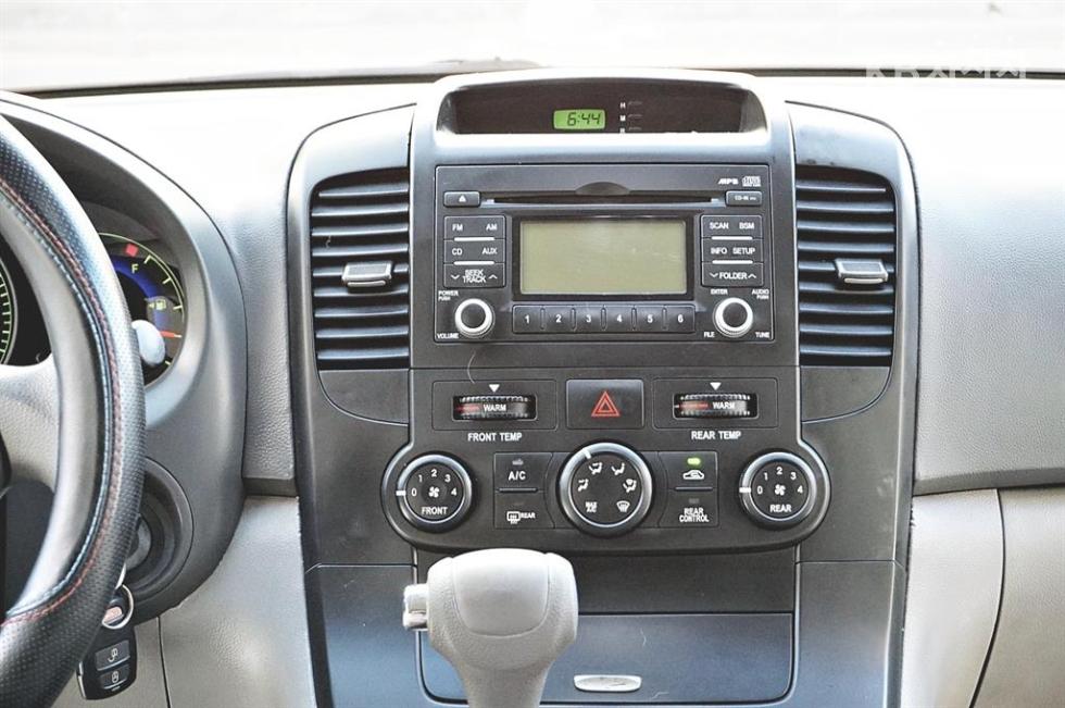 2010 - kia grand carnival