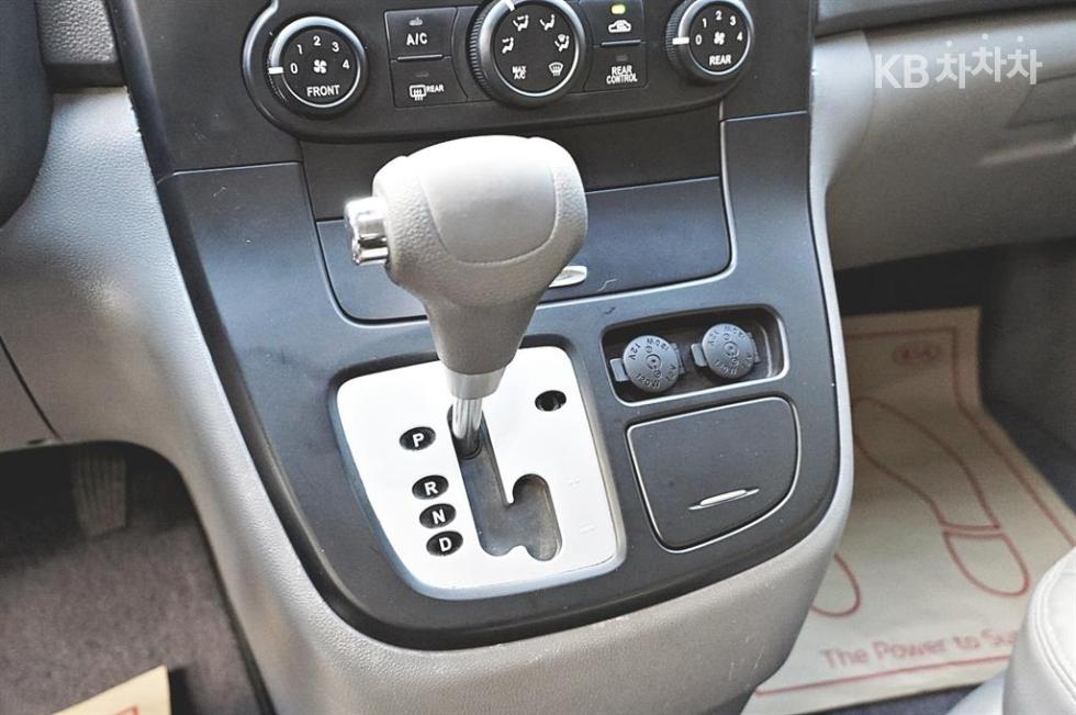 2010 - kia grand carnival