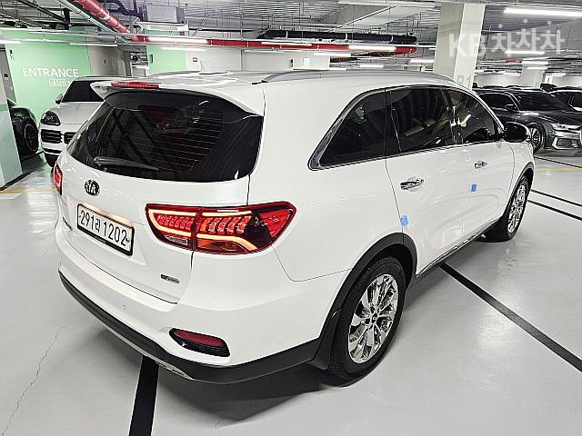 Kia Sorento 2.0 Diesel 2WD Noblesse 9