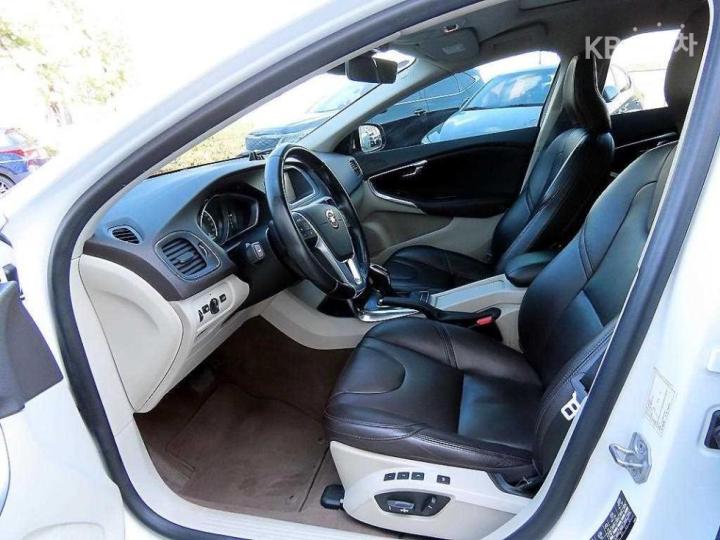 Volvo V40 CC D3 6