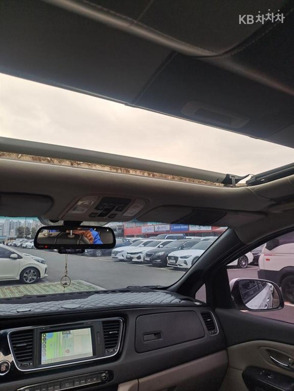 2017 - kia carnival