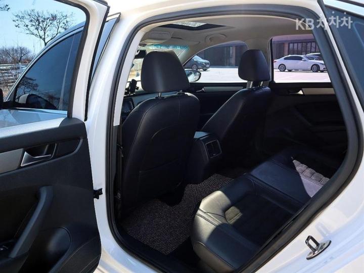 Volkswagen Passat 2.0 TDI B7 11 year ~ 8