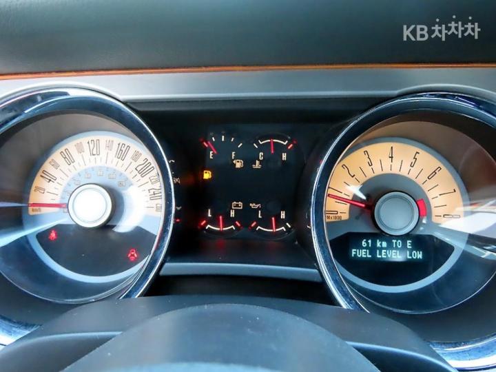 Ford Mustang Convertible 10