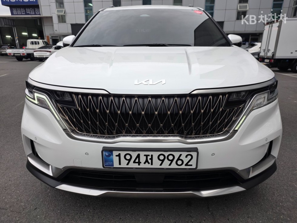 2023 - kia carnival
