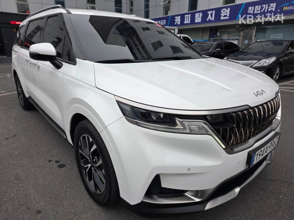 2023 - kia carnival