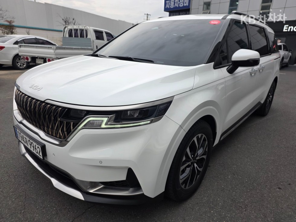 2023 - kia carnival