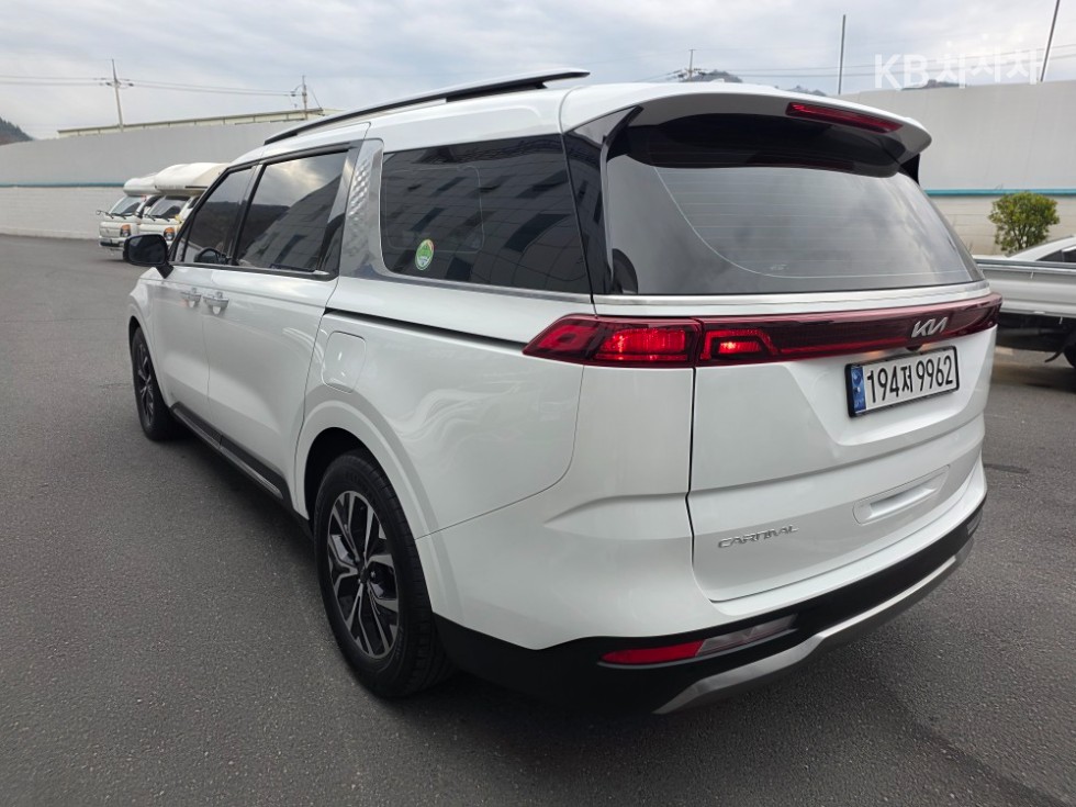 2023 - kia carnival