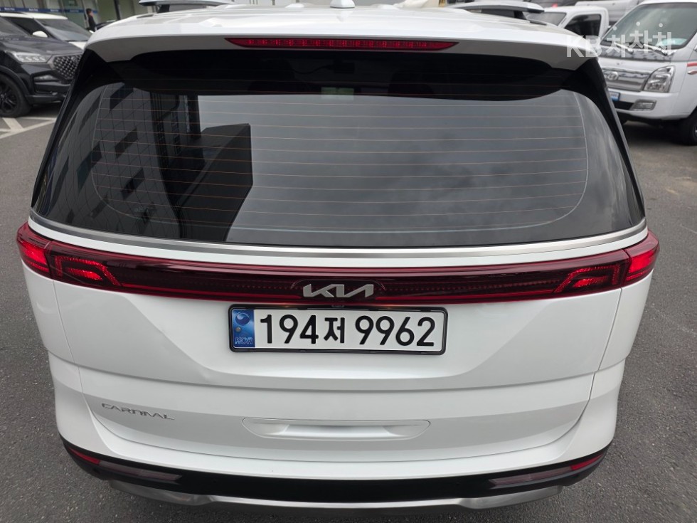 2023 - kia carnival