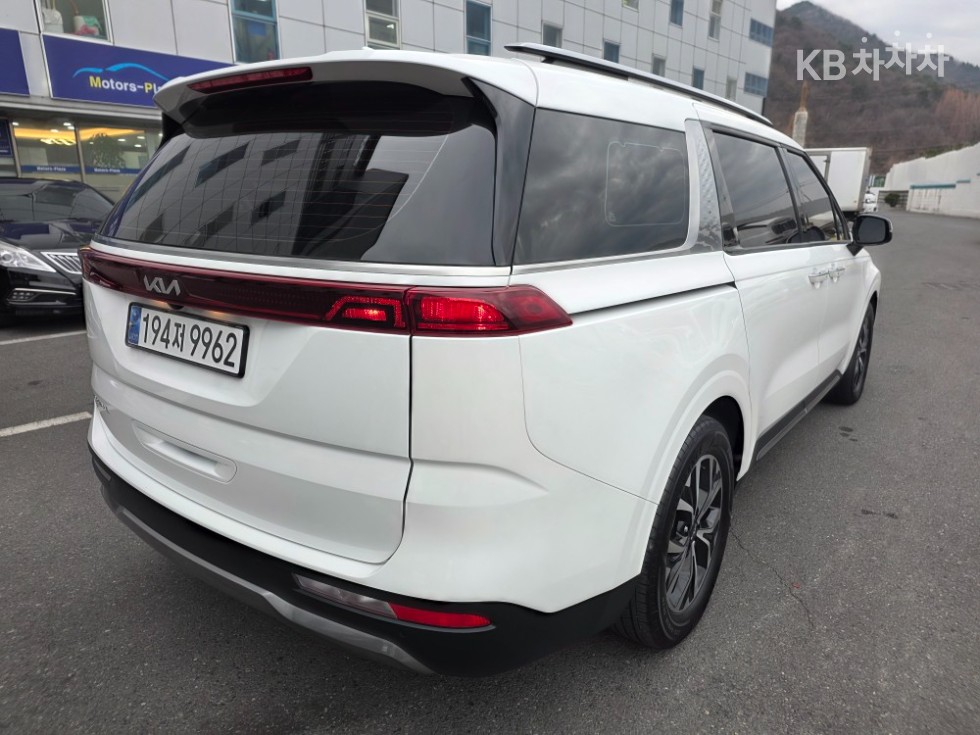 2023 - kia carnival