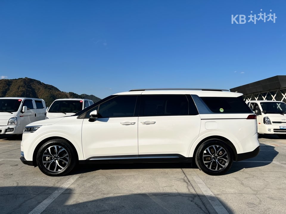 2023 - kia carnival