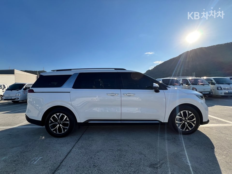 2023 - kia carnival