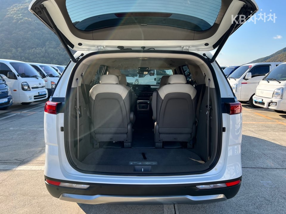 2023 - kia carnival