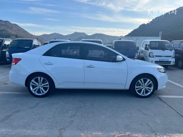 Kia Forte 1.6 GDI Prestige 5