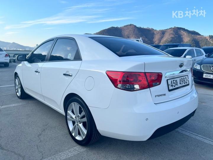 Kia Forte 1.6 GDI Prestige 8