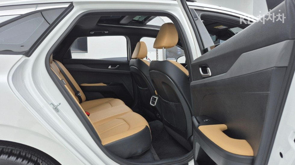 2022 - kia k5