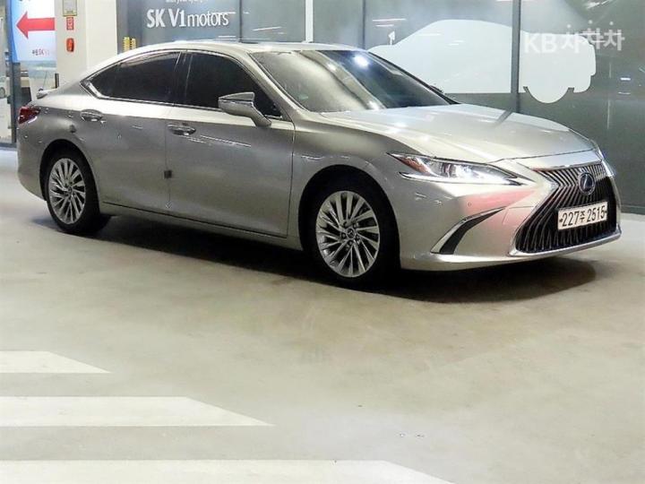 Lexus ES New Generation 300h Luxury+