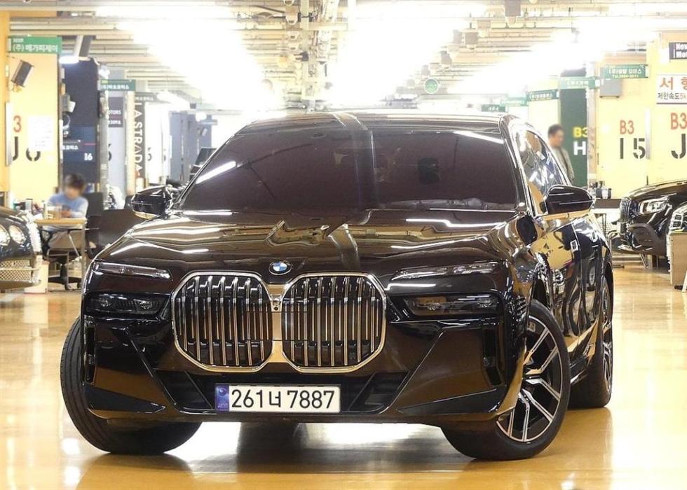 BMW 7er — miniaturë 2
