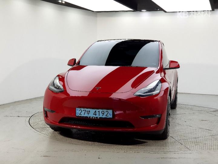 Tesla Model Y Long Range AWD 3
