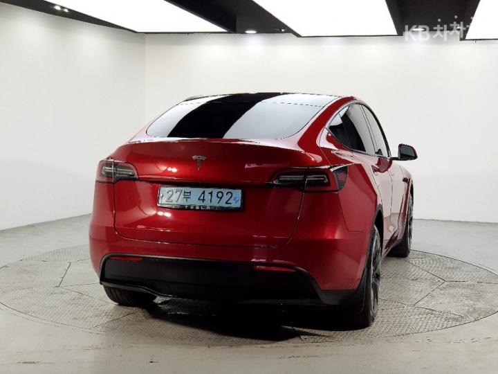 Tesla Model Y Long Range AWD 4
