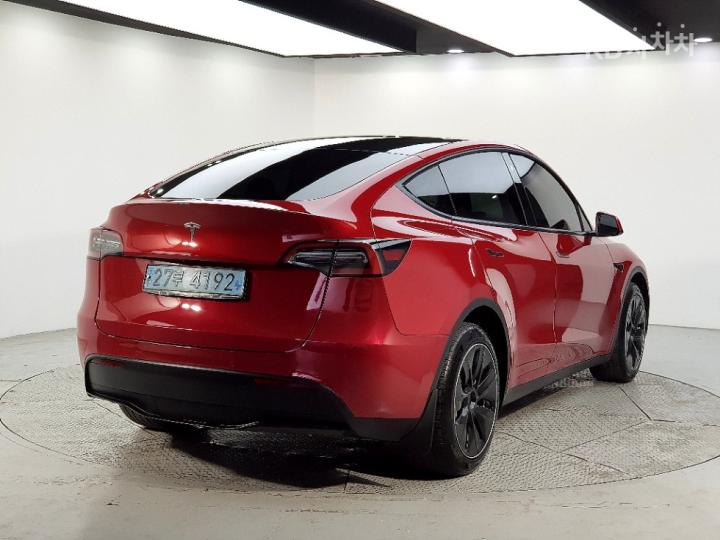 Tesla Model Y Long Range AWD 5