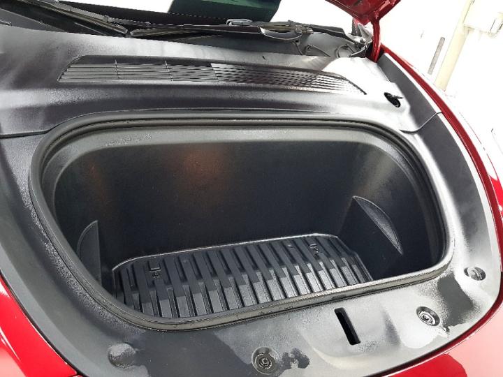 Tesla Model Y Long Range AWD 7