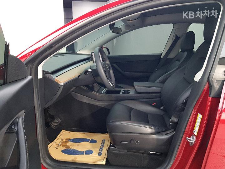 Tesla Model Y Long Range AWD 9