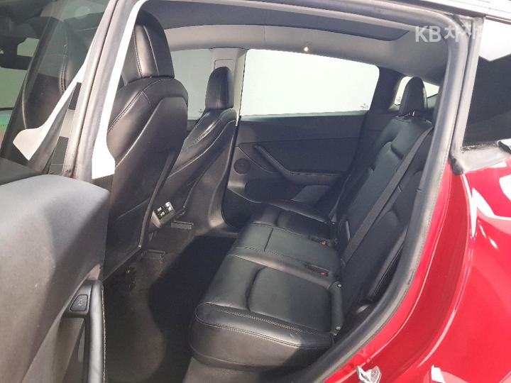 Tesla Model Y Long Range AWD 10